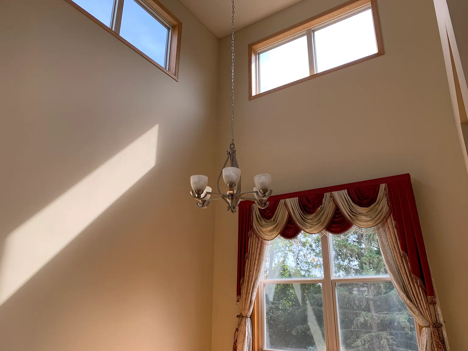 4 bed, 2658 sqft, $2,830 — Photo 4