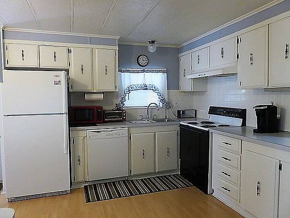 3rd image of 803 Carol St #15