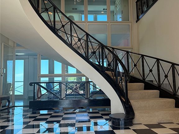 4th image of 4002 Ocean Dr