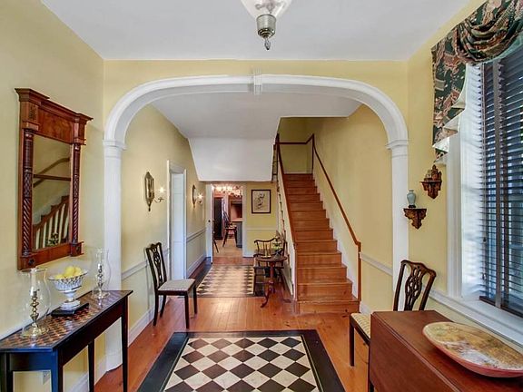3rd image of 548 W King St