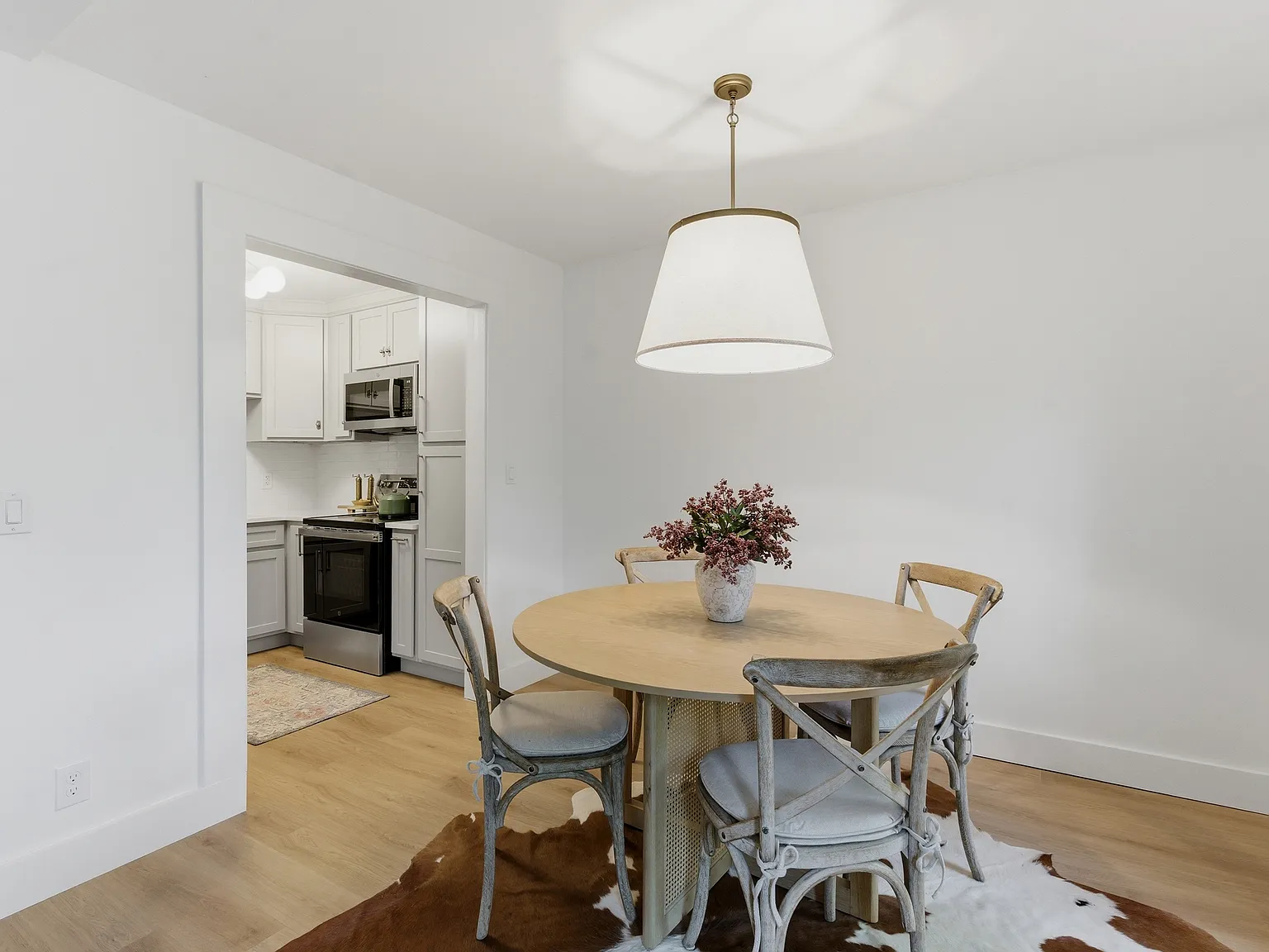 2 bed, 1150 sqft, $1,950 — Photo 3