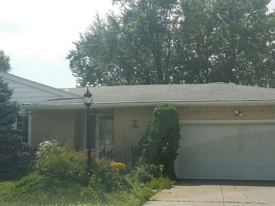 1st image of 324 Fairways Blvd