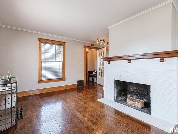 3rd image of 1063 Jefferson St