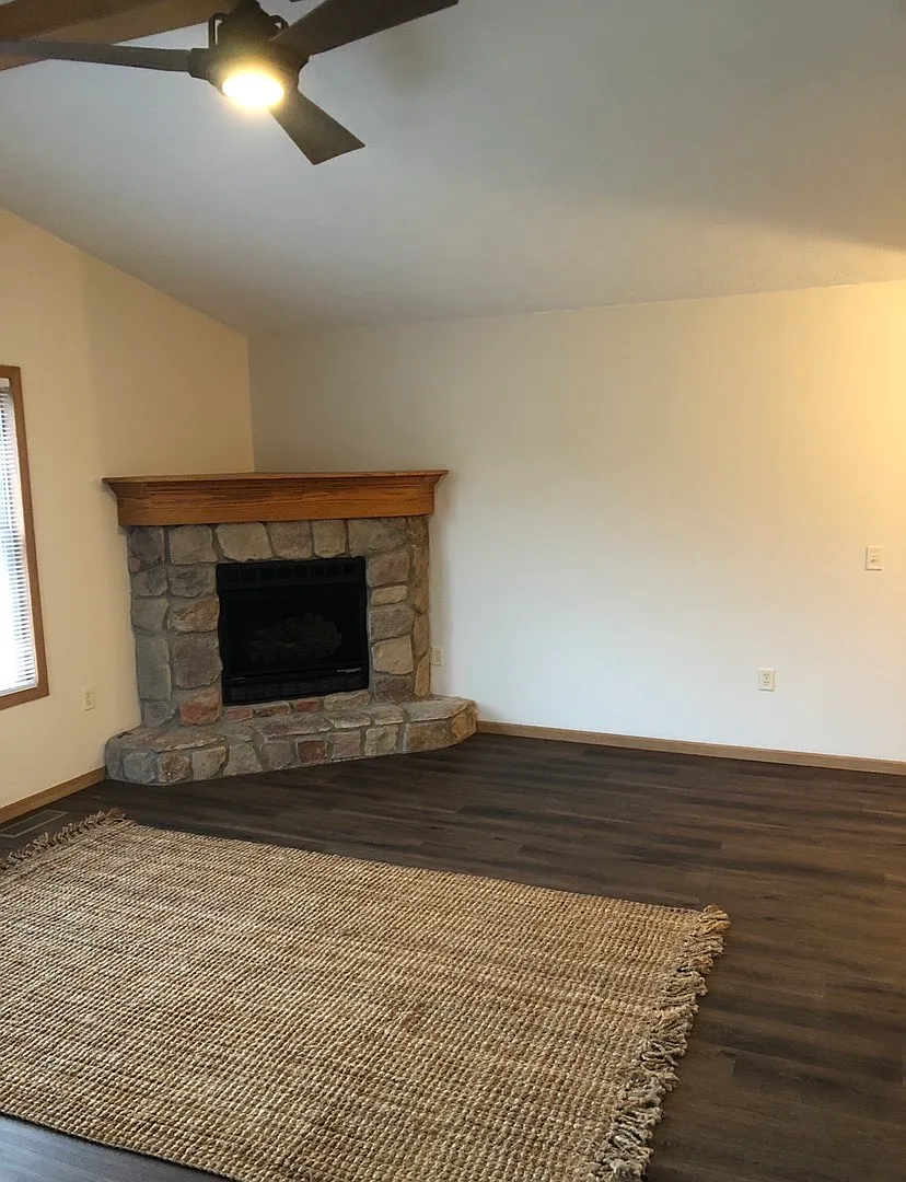 3 bed, 1386 sqft, $1,200 — Photo 2