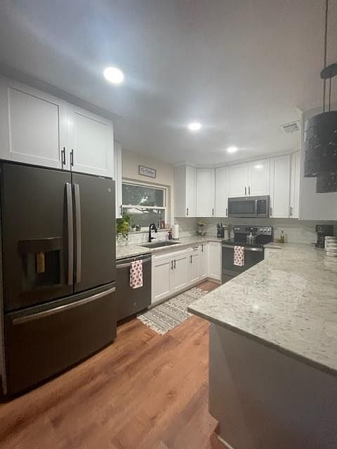 1st image of 1373 Windsor Dr
