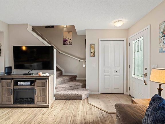 3rd image of 348 W Auburn Crest Way SE