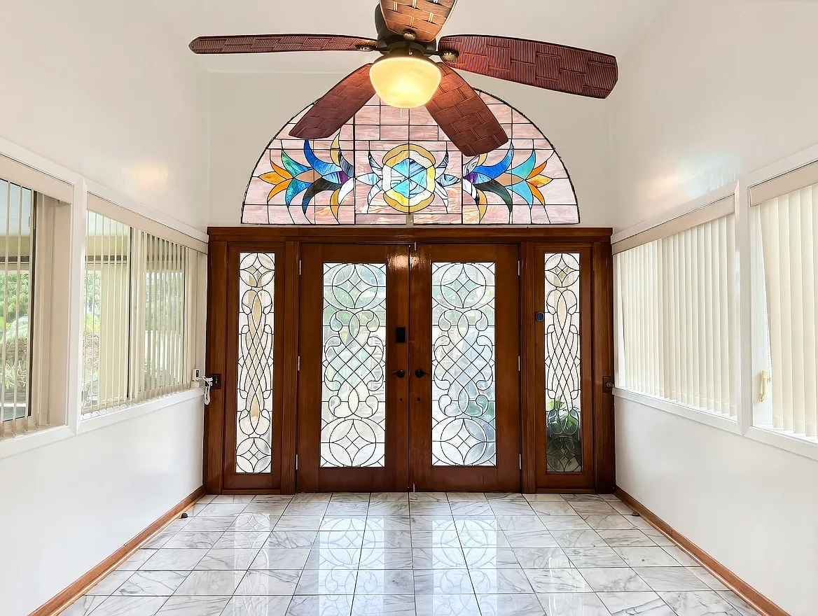 5 bed, 4.5 bath, 3665 sqft, $12,900 — Photo 2