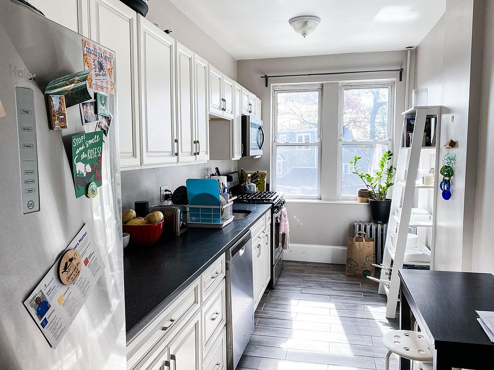 BEAUTIFUL NEWLY Renovated Kitchen