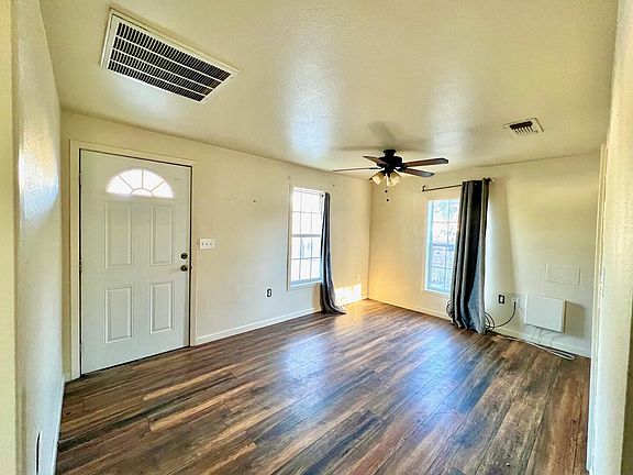 3rd image of 2817 N Irving St
