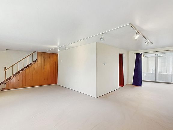 4th image of 712 W 66th Pl