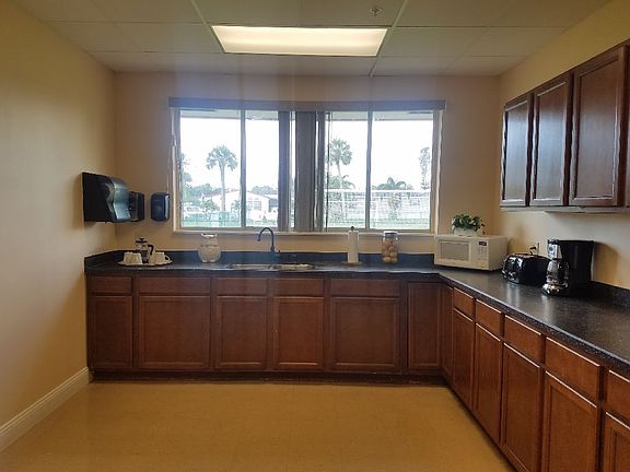 3rd image of 4041 Roberts Way #Q45c2m