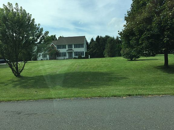 5th image of 4 Schoolhouse Ln