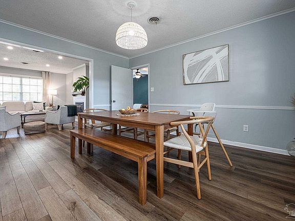 5th image of 6131 Arbutus Dr
