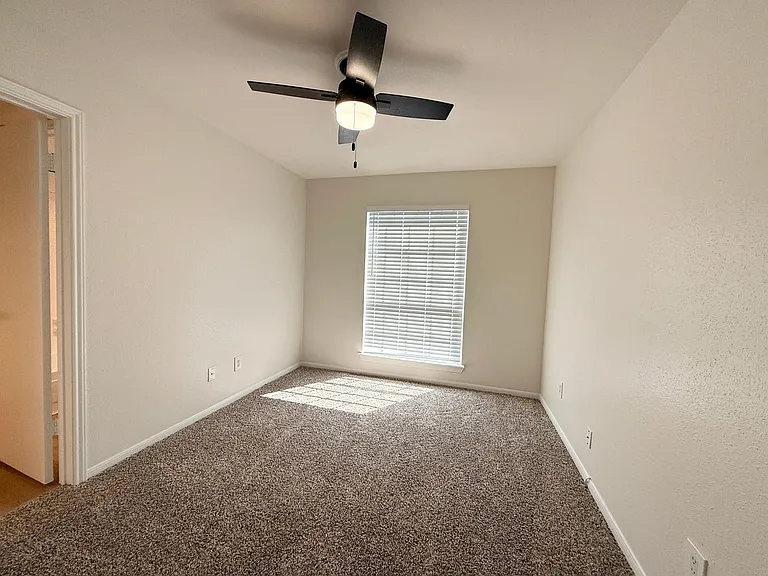 1860 White Oak Dr #376 — Photo 19
