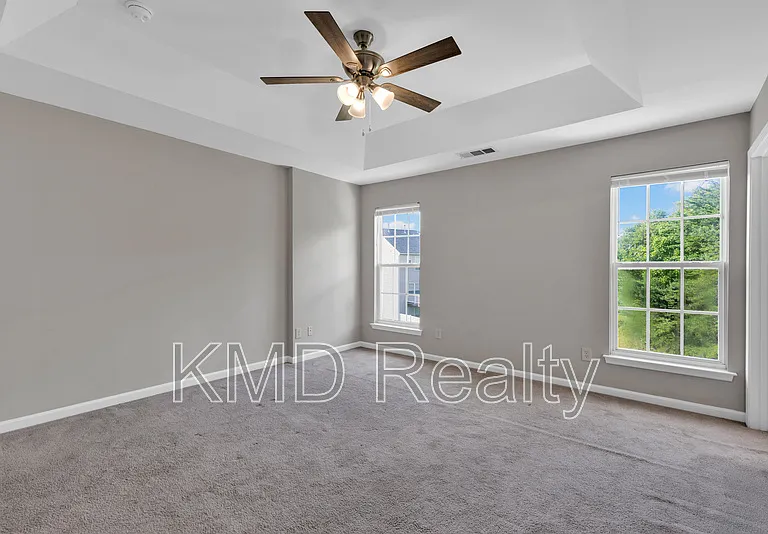 940 Tiger Ln — Photo 11