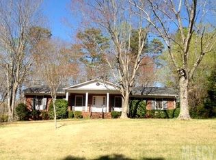 610 21st Ave NW, Hickory, NC 28601