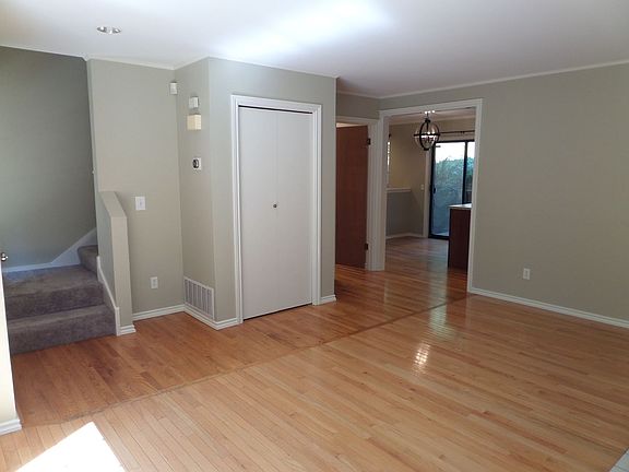 5th image of 452 210th Ave NE