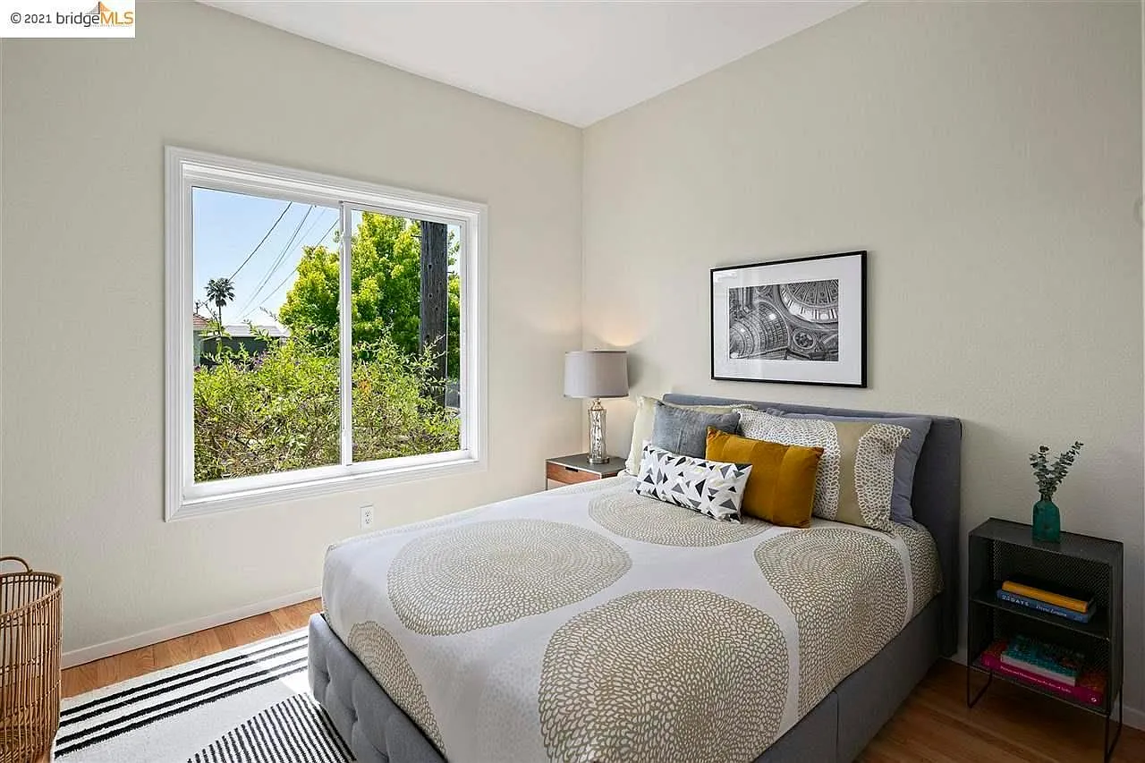 3 bed, 1045 sqft, $1,300 — Photo 2