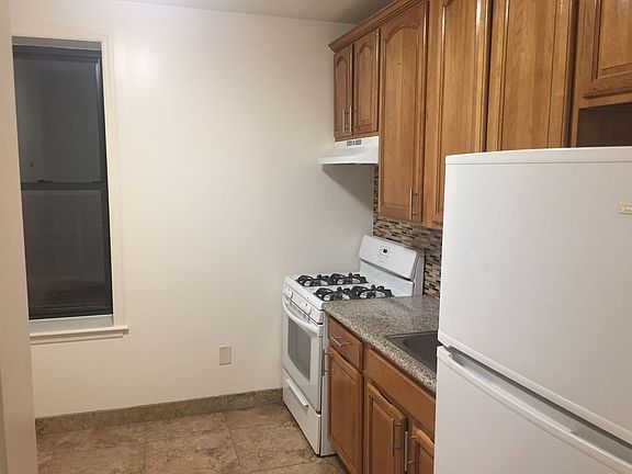 2nd image of 37 Bay 26 St #D