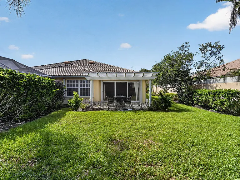 3546 SE Glacier Ter — Photo 49