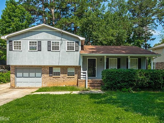 2nd image of 2979 Lakeridge Dr SE