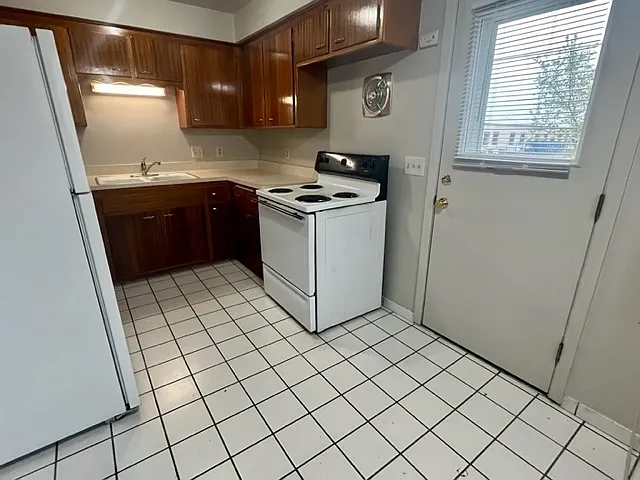 806 Mayfair Ave — Photo 11