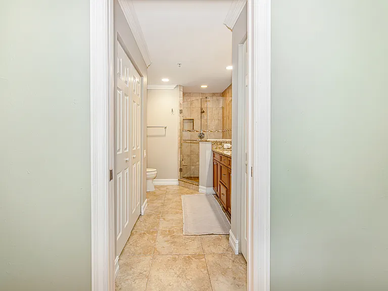 975 Tarpon Cove Dr #204 — Photo 10