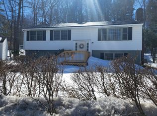31 Clay Hill Rd, Cape Neddick, ME 03902