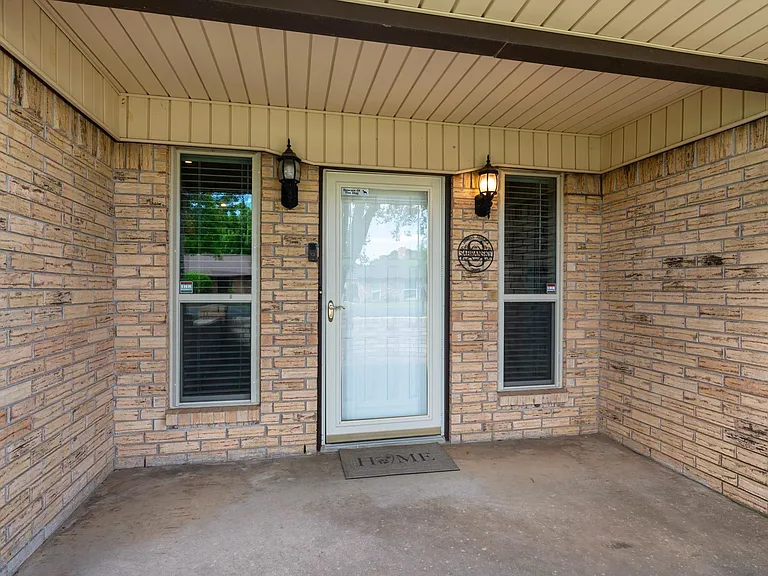 303 Chris Dr — Photo 3