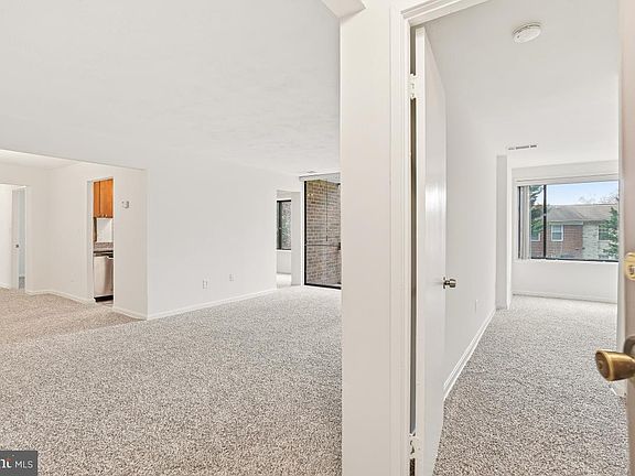 4th image of 8709 Hayshed Ln Unit 22