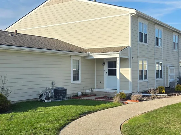 39845 Village Wood Ln #379, Novi, MI 48375