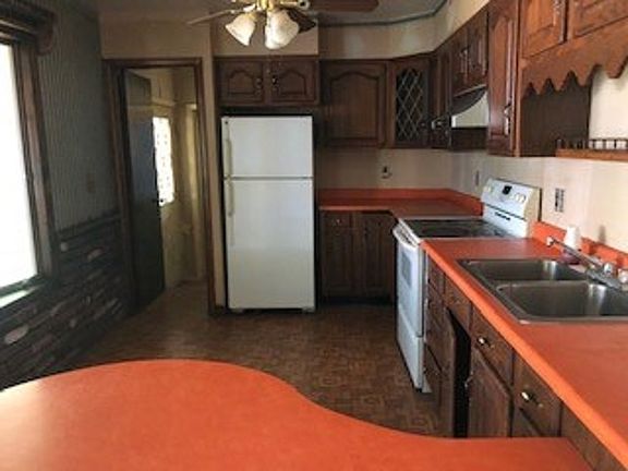 4th image of 180 E Hatfield St