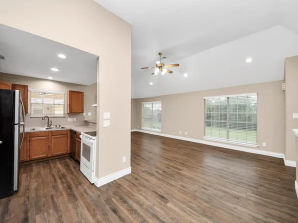 1163 Lovett St #4, Tomball, TX 77375