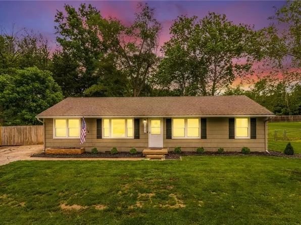 12927 Virginia Ave, Kansas City, MO 64146