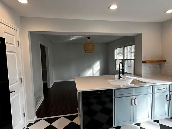 2nd image of 2288 Autumn Dr