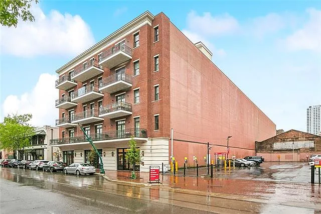 Photo 2 of 21 - 731 Saint Charles Ave #514 - New Orleans, LA Building Photo - 731 Saint Charles Ave #514