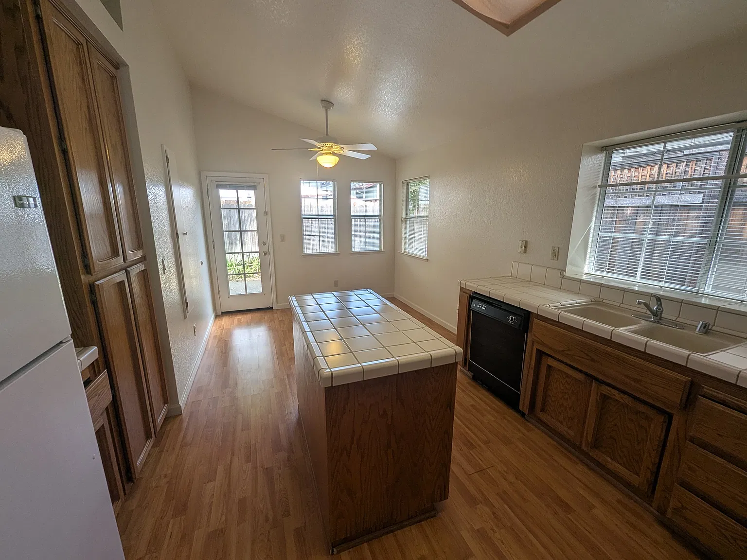 3 bed, 1448 sqft, $2,800 — Photo 2