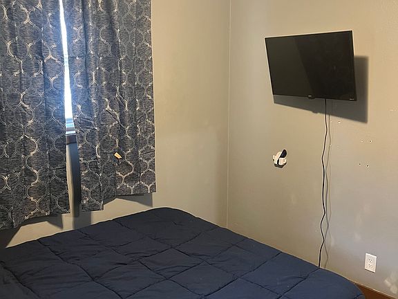 5th image of 2423 Bever Ave SE