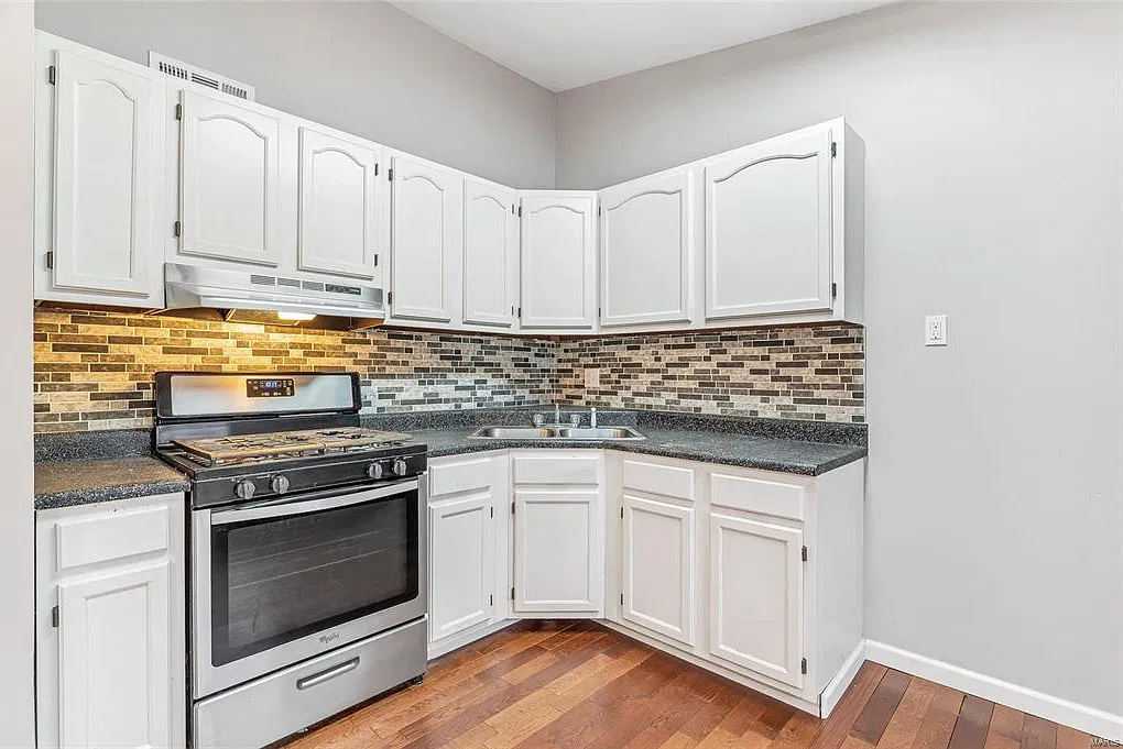 3 bed, 1.5 bath, 1066 sqft, $1,500 — Photo 3