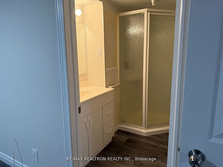 923 Bayview Ave #BASEMENT — Photo 8