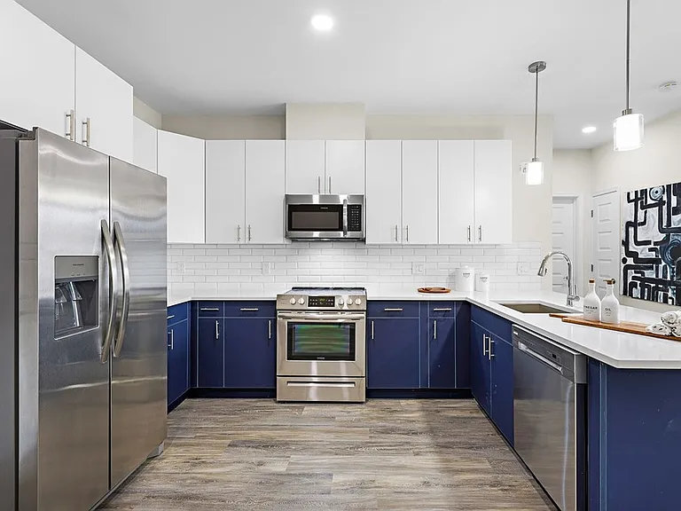 Clark street apartments — Photo 36