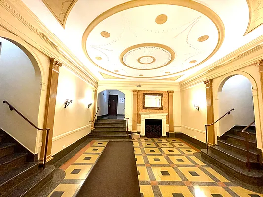 Sold by RE MAX Team | media 25