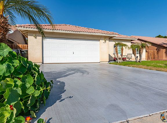 3rd image of 421 Branding Iron Dr