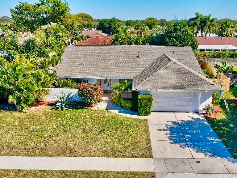 17768 Maplewood Dr — Photo 2
