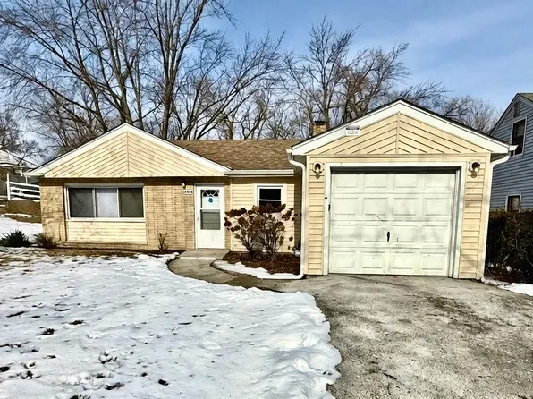 2904 Woodworth Pl, Hazel Crest, IL 60429