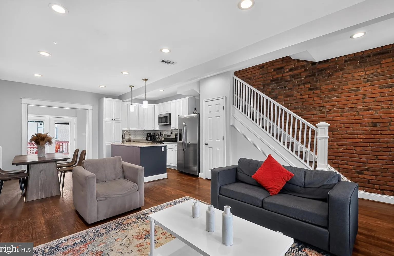 3 bed, 2.5 bath, 1747 sqft, $3,800 — Photo 3