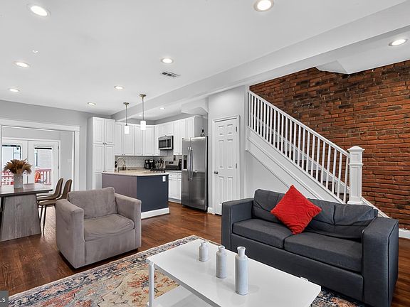 3rd image of 2630 10th St NE