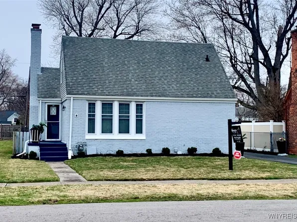 8 Vernon Dr, Cheektowaga, NY 14225