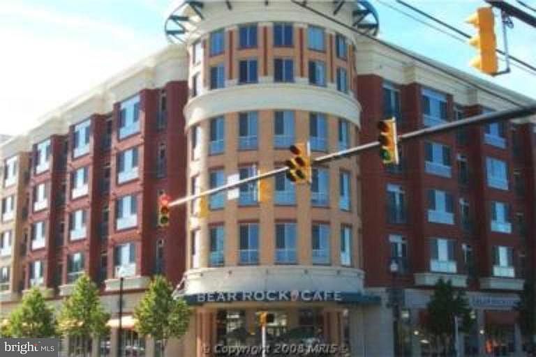 1st image of 2200 N Westmoreland St Unit 403