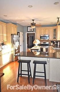 5th image of 2102 White Oak Dr